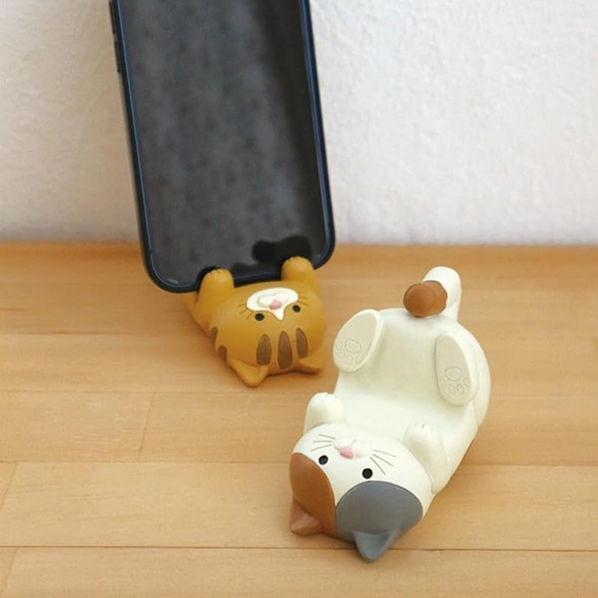 2Pcs Cute Cat Phone Holder, Resin Creative Cartoon Cat Phone Stand Compatible for All Cellphones Home Decor